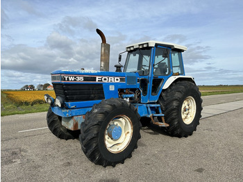 Traktor FORD