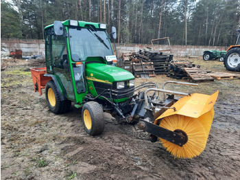 Traktor JOHN DEERE