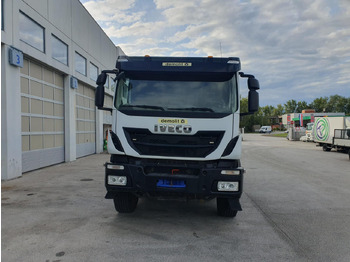 Tippbil IVECO Trakker