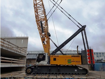 Beltegående kran LIEBHERR