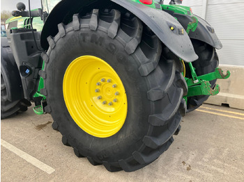 Traktor John Deere 6215R: bilde 4