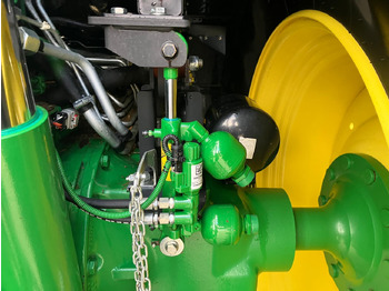 Traktor John Deere 6215R: bilde 2