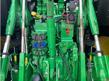 Traktor John Deere 6215R: bilde 3