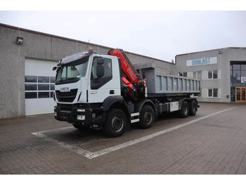 Lastebil med kabelsystem IVECO Trakker