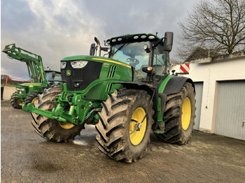 Traktor JOHN DEERE 6215R