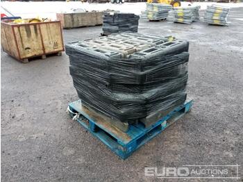 Anleggsmaskiner Pallet of Rubber Bases to suit Heras Fencing: bilde 1