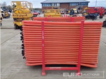 Anleggsmaskiner Stillage of Plastic Pedestrian Fencing (3 of): bilde 2