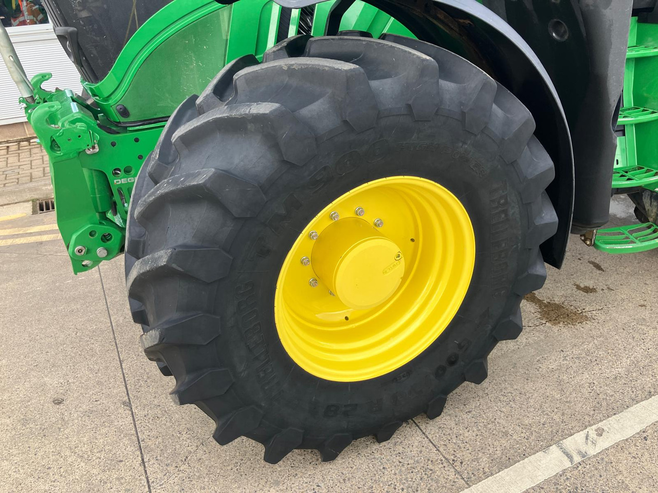 Traktor John Deere 6215R: bilde 9