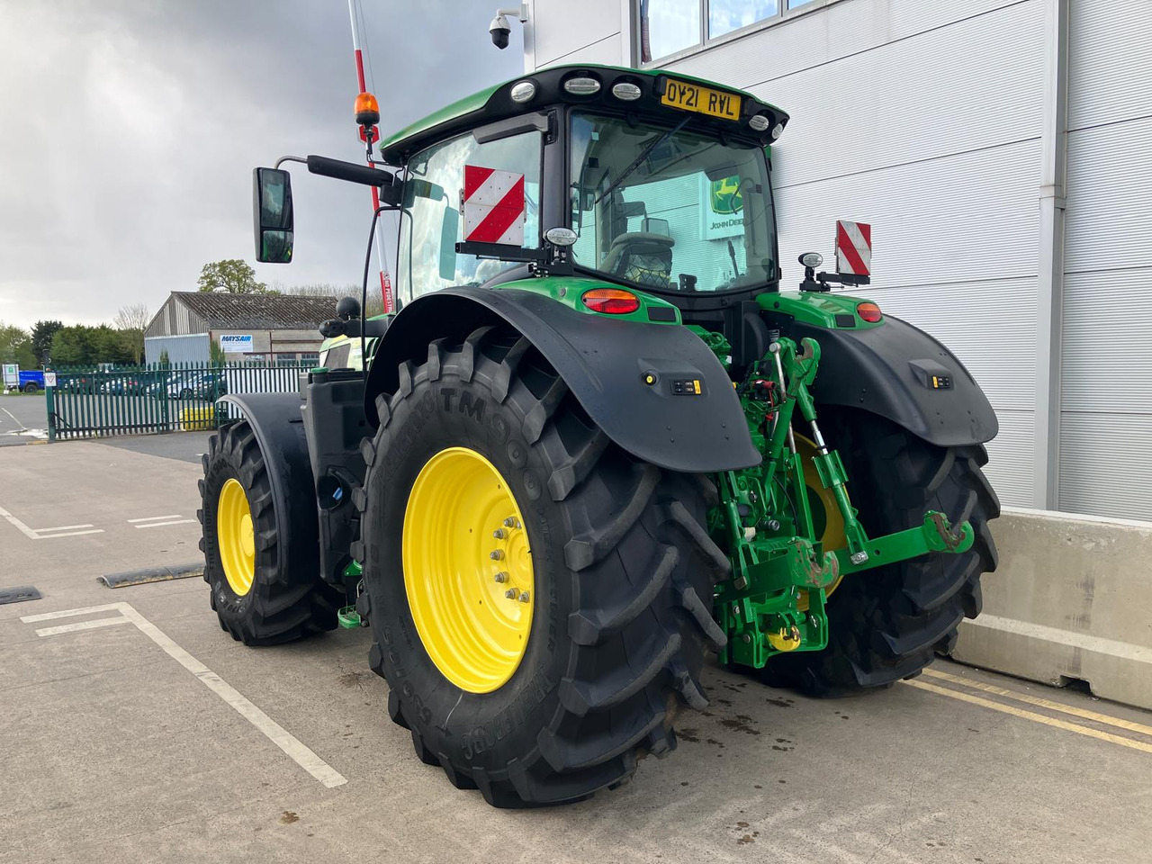 Traktor John Deere 6215R: bilde 16