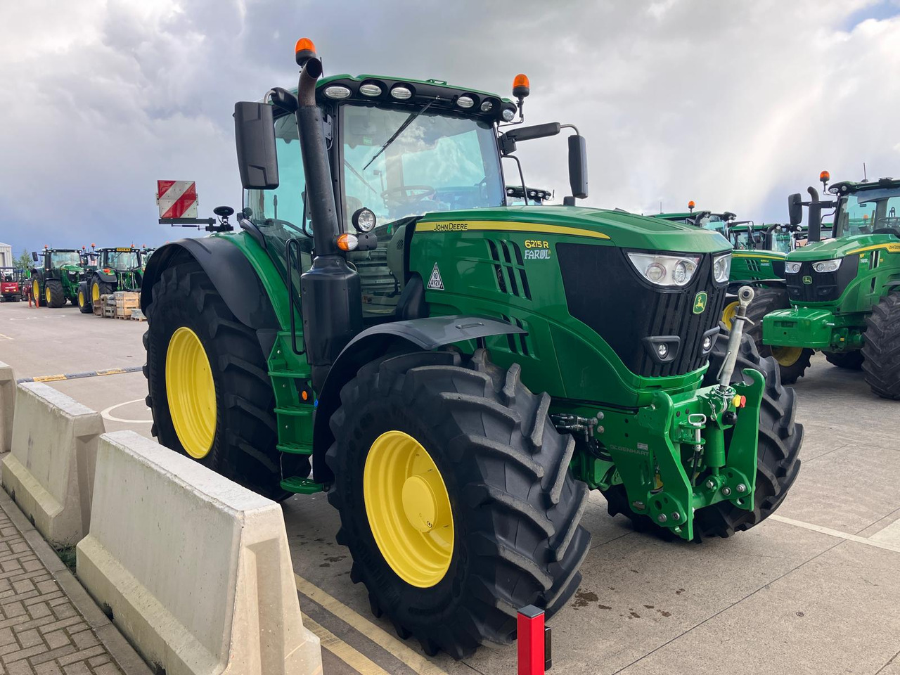 Traktor John Deere 6215R: bilde 19