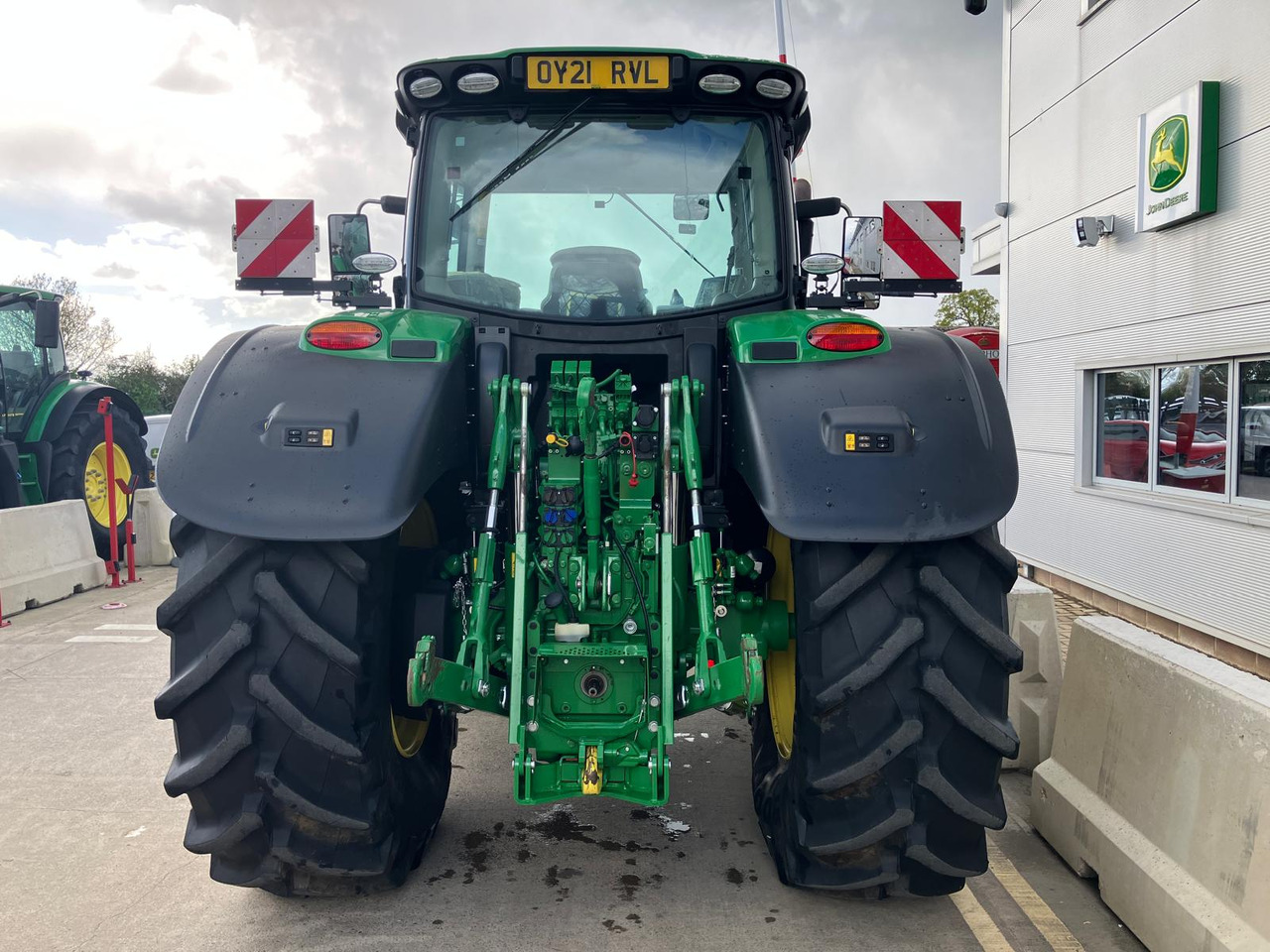 Traktor John Deere 6215R: bilde 17